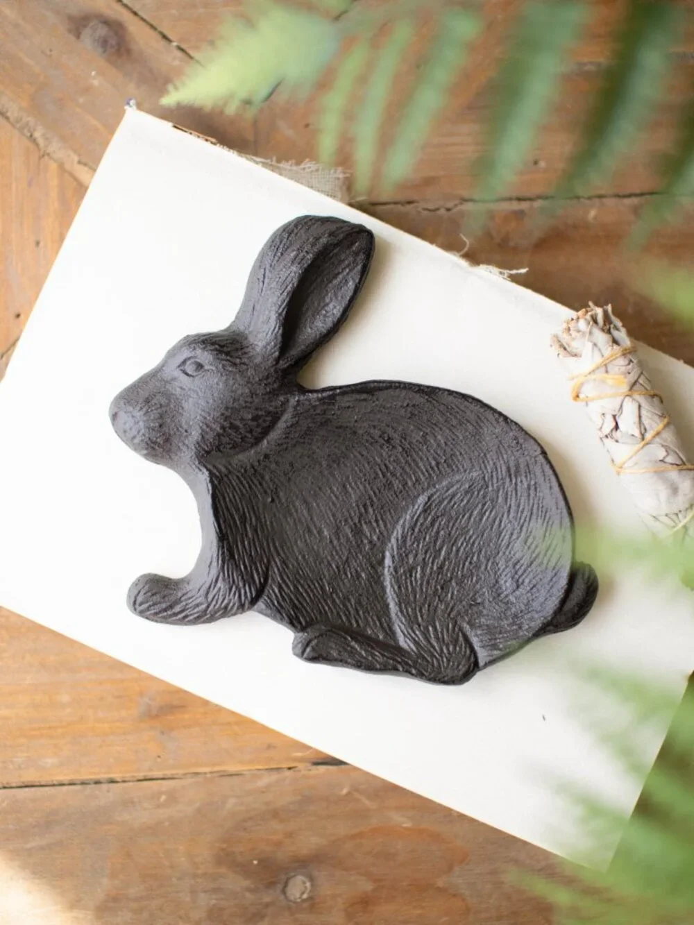 Cast Iron Easter Rabbit Trinket Tray NEW - Picture 3 of 3